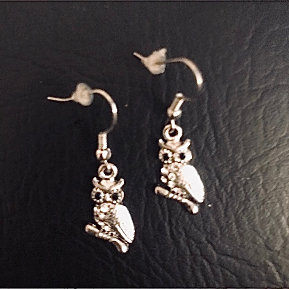 💗 Antique Silver Owl Earrings with Crystals NEW